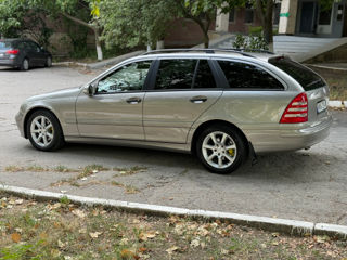 Mercedes C-Class foto 9