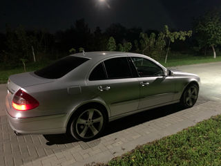 Mercedes E-Class foto 2