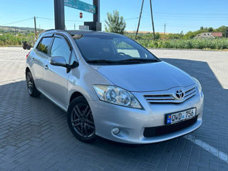 Toyota Auris фото 3