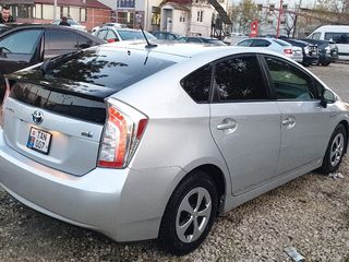 Chirie auto. Прокат авто . Toyota Prius foto 4