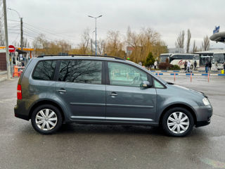 Volkswagen Touran foto 5