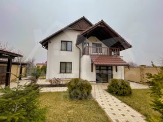 Casă individuală la cheie în 3 nivele! Locație perfectă!!! 160m2, teren 6ari!