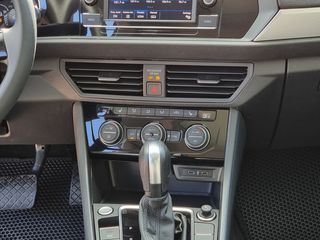 Volkswagen Jetta foto 13