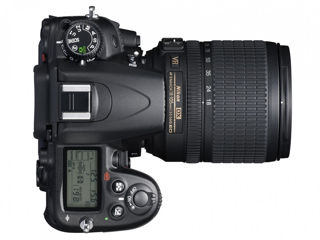 Nikon D7000 + Nikon 18-105mm 1:3.5-5.6G ED
