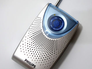 Винтажный портативный карманный радиоприёмник PHILIPS AE 1506