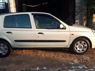 Renault Clio foto 1