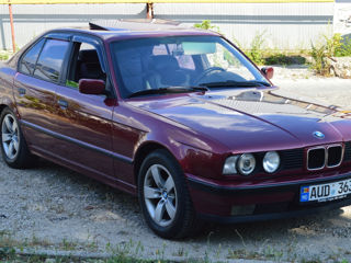 BMW 5 Series foto 0