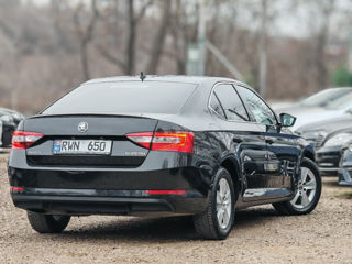 Skoda Superb foto 3