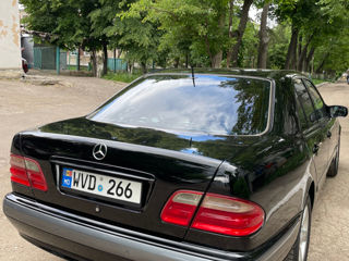 Mercedes E-Class foto 8