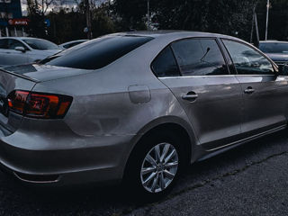 Volkswagen Jetta foto 3