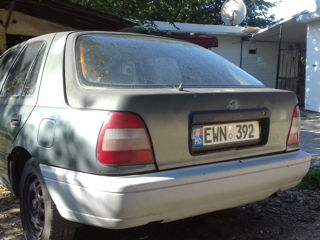 Nissan Sunny foto 4