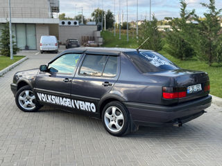 Volkswagen Vento foto 4