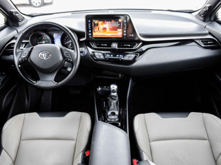 Toyota C-HR foto 1