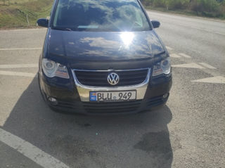 Volkswagen Touran foto 2