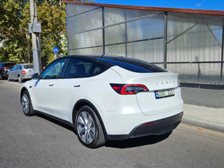 Tesla Model Y foto 2