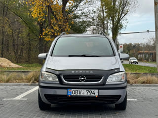 Opel Zafira foto 2