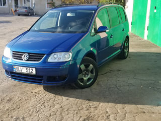 Volkswagen Touran foto 1