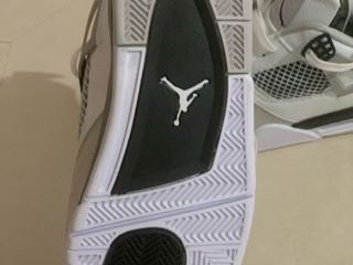 Vând Jordan 4 Retro albi foto 3