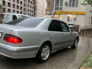 Mercedes E-Class foto 2