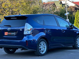 Toyota Prius v foto 4