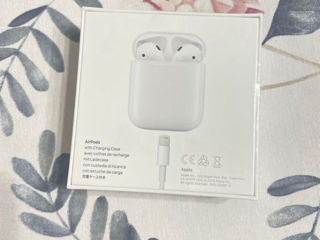 Apple AirPods (2nd Gen) with Charging Case - White (MV7N2AM/A) foto 2