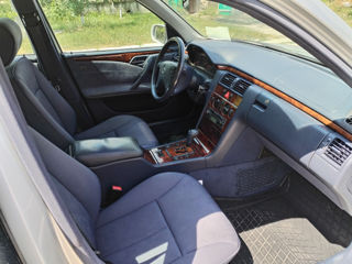 Mercedes E-Class фото 9