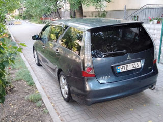 Mitsubishi Grandis foto 4