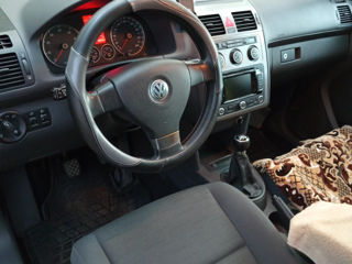 Volkswagen Touran foto 4