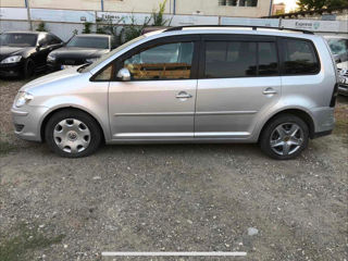 Volkswagen Touran foto 2