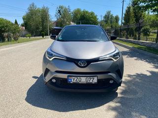 Toyota C-HR foto 2