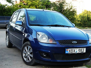 Ford Fiesta foto 1