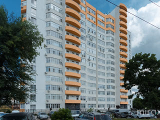 Apartament cu 2 camere, 84 m², Botanica, Chișinău foto 17