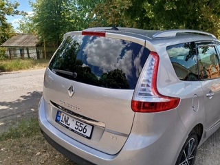 Renault Grand Scenic foto 2