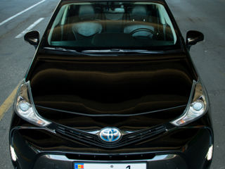 Toyota Prius + фото 1