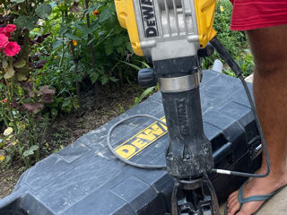 Vând ciocan demolator dewalt d25960k foto 2