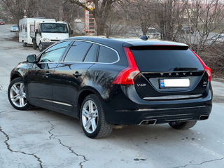 Volvo V60 foto 2