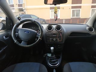 Ford Fiesta foto 5