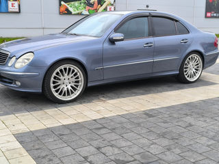 Mercedes E-Class foto 2