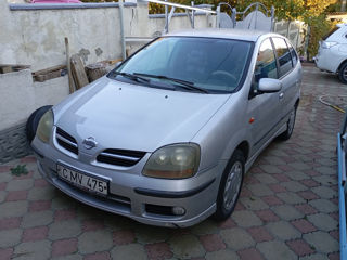 Nissan Almera Tino foto 1