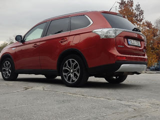 Mitsubishi Outlander foto 2