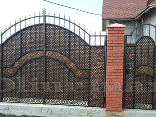 Balustrade, porți, garduri,gratii,  copertine, uși metalice și alte confecții din fier forjat. foto 1