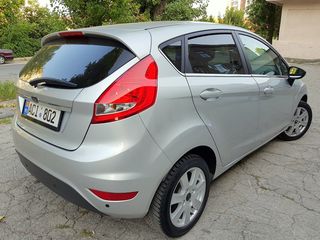 Ford Fiesta foto 2