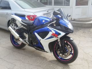 Suzuki GSX 600 R foto 1