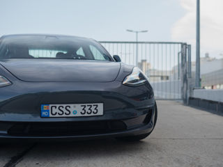 Tesla Model 3 foto 2