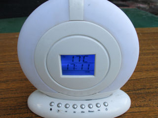 настольные часы UniGro. Day lignt alarm closk Radio FM . foto 10