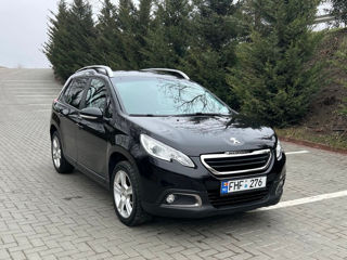 Peugeot 2008 foto 2