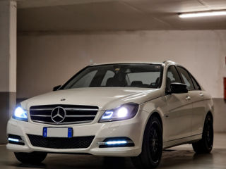 Mercedes C-Class foto 2