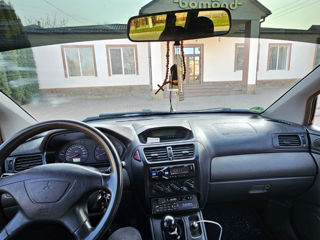 Mitsubishi Space Wagon фото 4