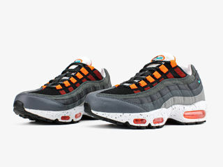 Kim Jones Nike Air Max 95 Total Orange foto 4