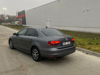 Volkswagen Jetta foto 2